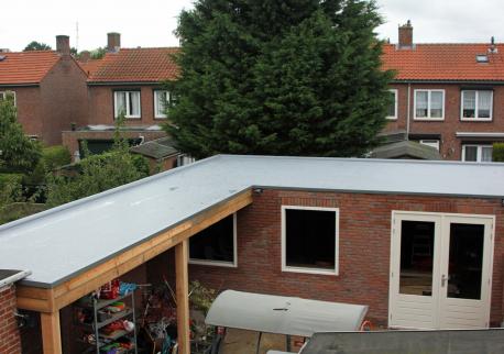 Bouw van schuur en overkapping